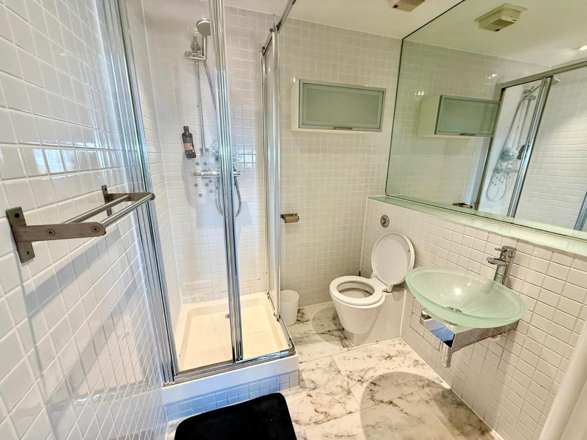 Deluxe Entire With 2x Bedrooms, 2x Bathrooms And A Big Living In The Olympic Park And Westfield At Stratford Aparthotel Londres