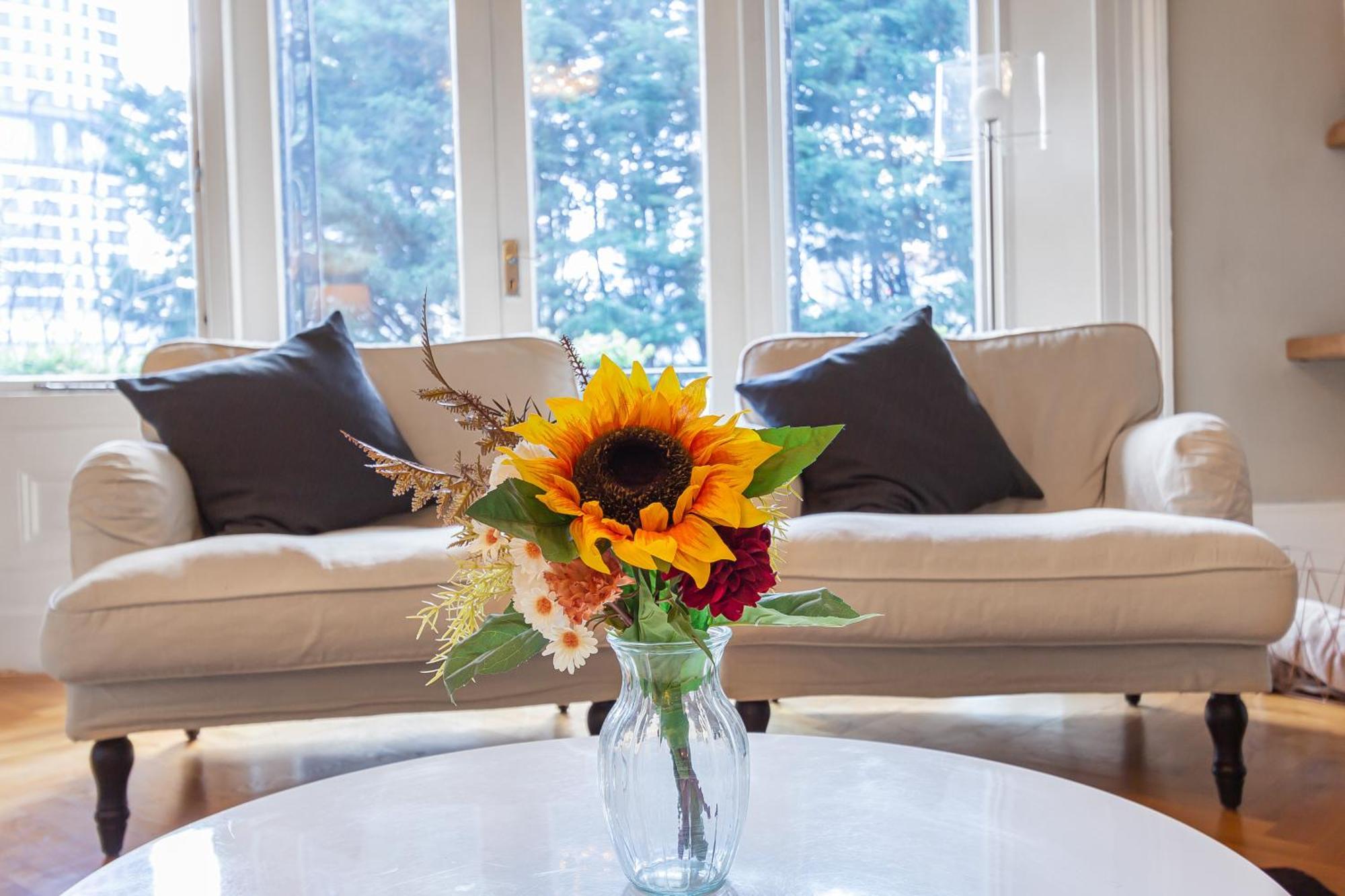 Luxury Victorian 2 Bed 2 Bath Flat E14 *