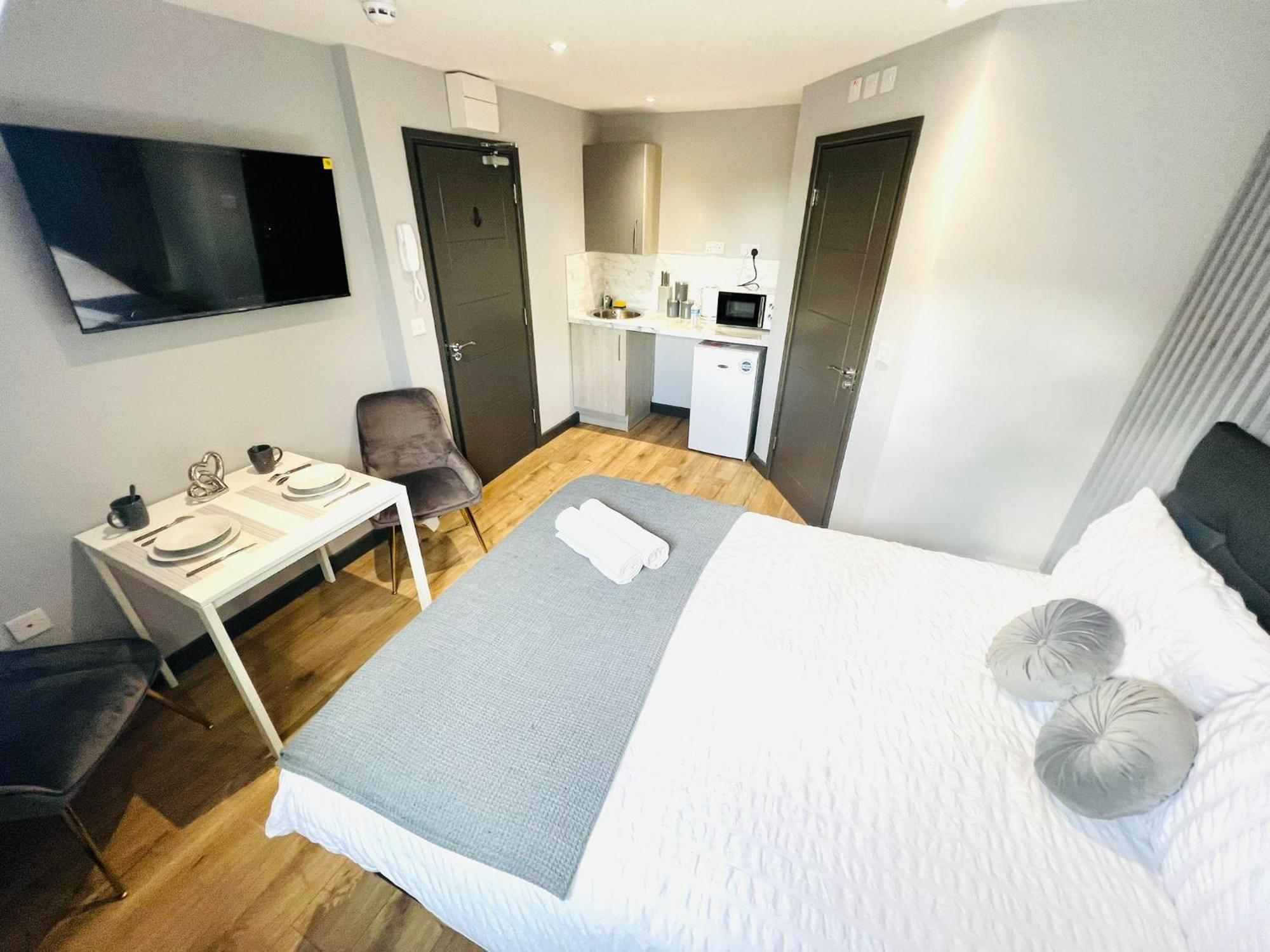 Holloway's House - No 37 - Bright & Cozy Escape Apartment London