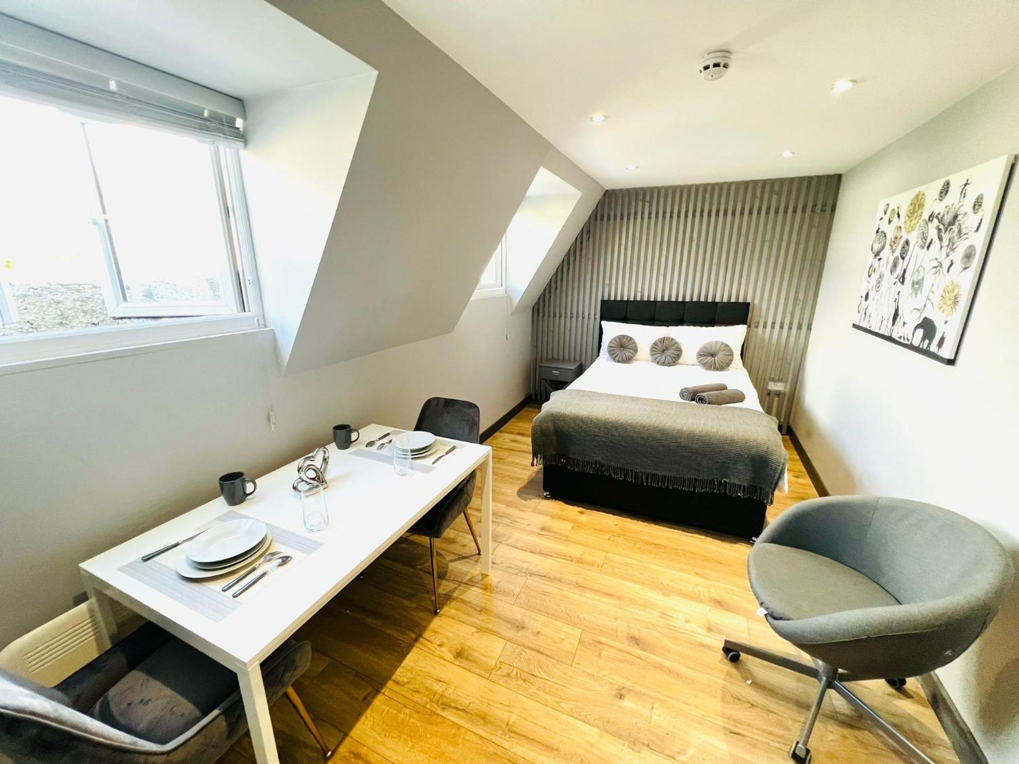 Holloway's House - No 37 - Bright & Cozy Escape Apartment