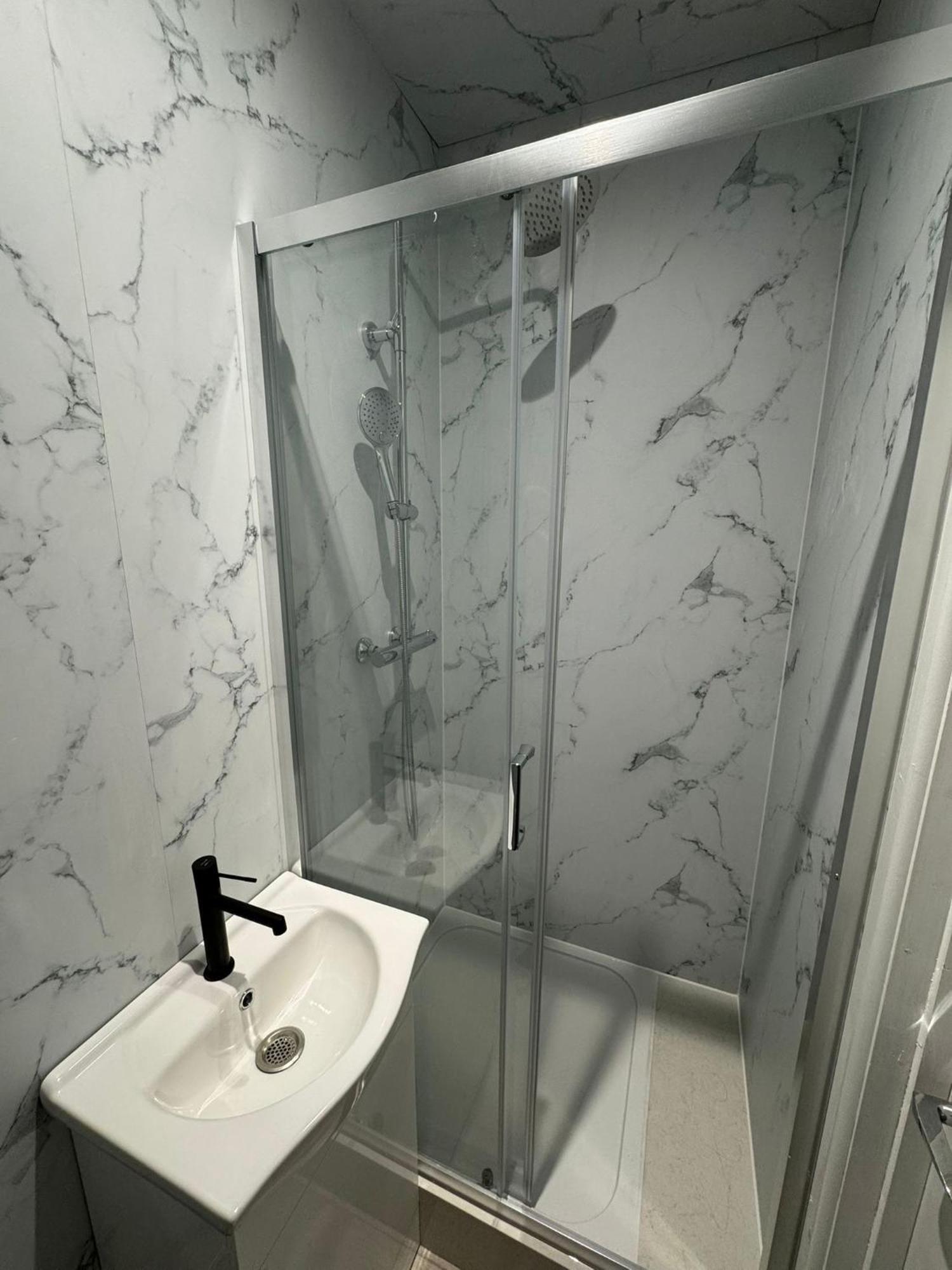 En Suits With Your Own Bathroom And Toilet
