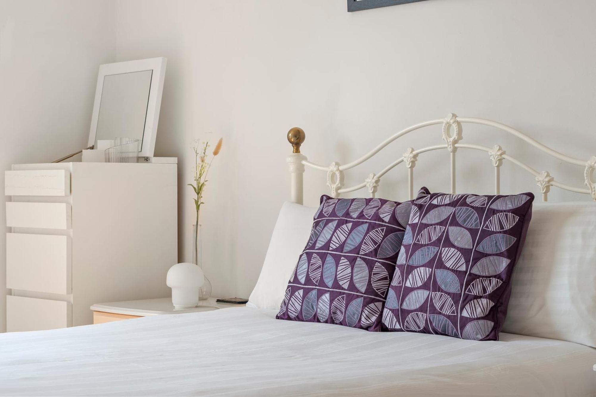 Spacious 1 Bed Maisonette In Camden By Amber Stays, Perfect For Long Term Stays, Sleeps 4!