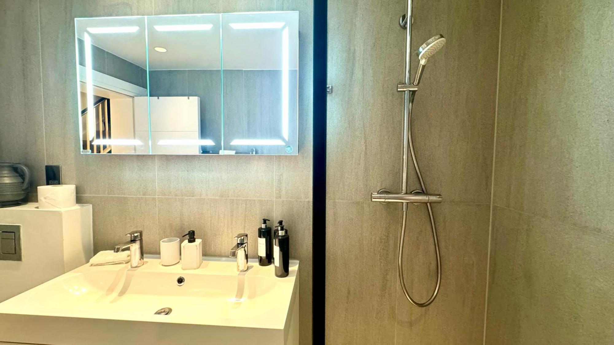 2 Bedroom In South Kensington By Wild Apartamento