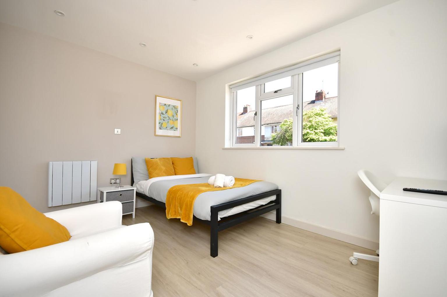 Pensión Morden Stratford 1 With Shared Bathroom