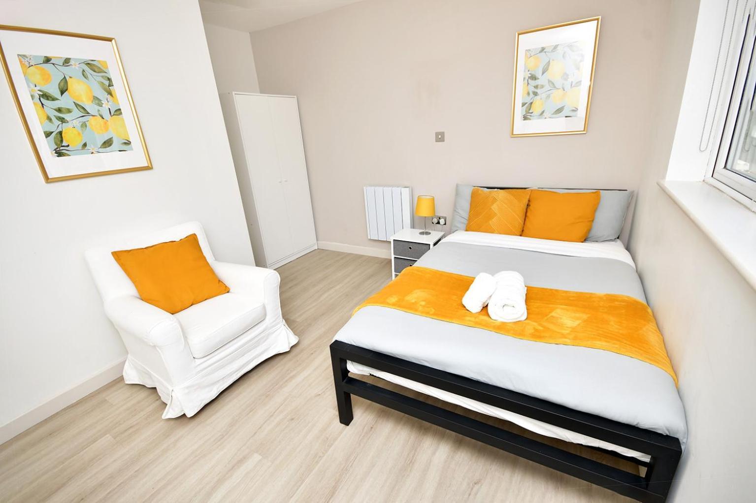 Pensión Morden Stratford 1 With Shared Bathroom