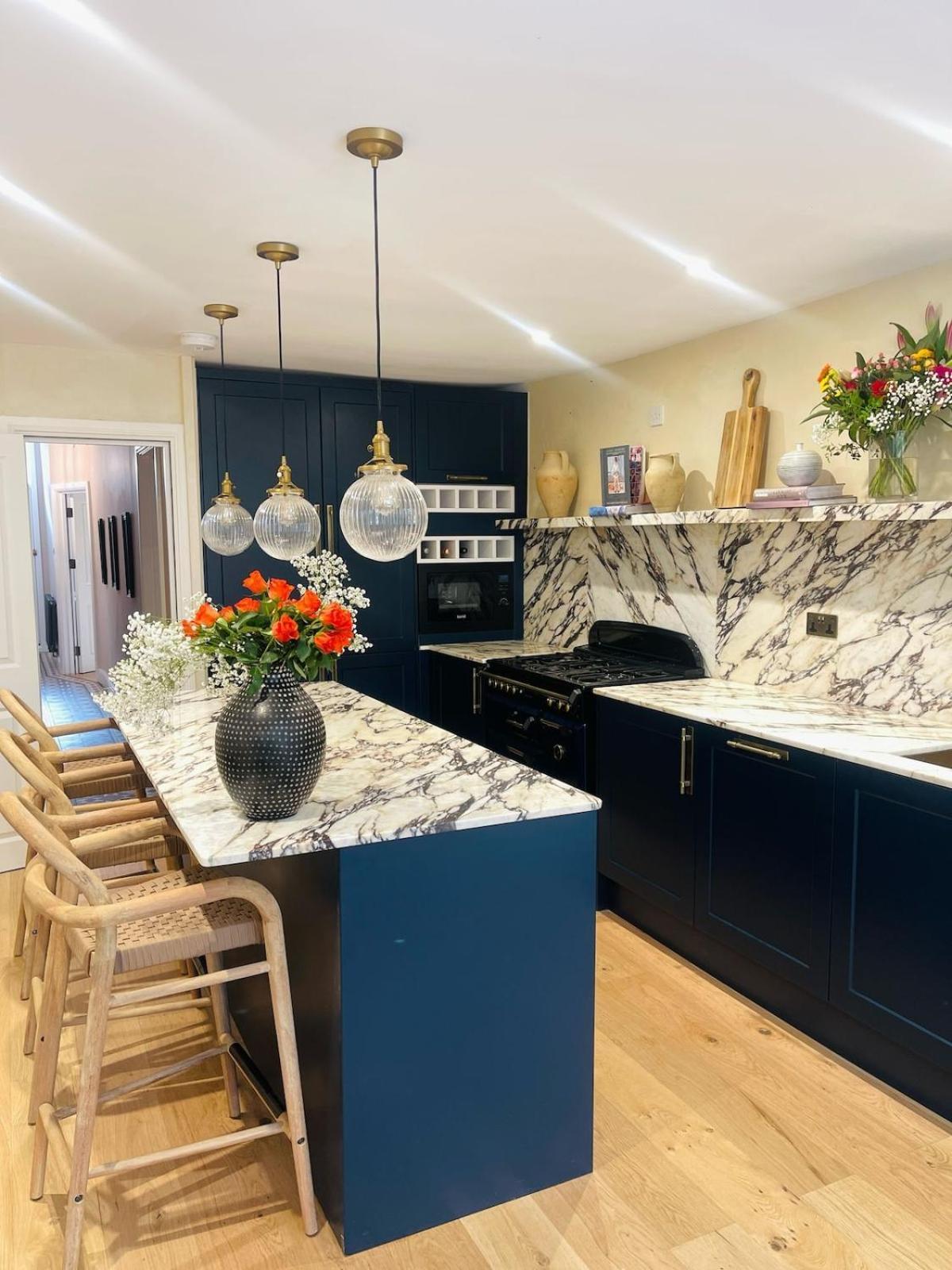 Lavish Maida Vale Townhouse Sleeps Up To 8 With Patio & Office - Open To Short & Long Term Lets * London
