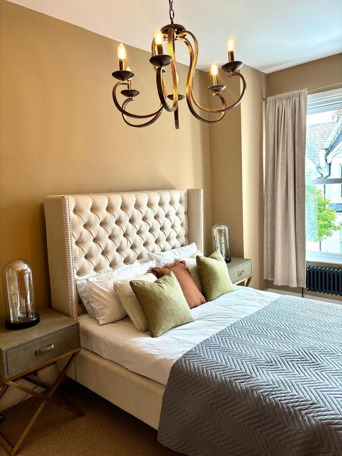 Lavish Maida Vale Townhouse Sleeps Up To 8 With Patio & Office - Open To Short & Long Term Lets Сasa de vacaciones