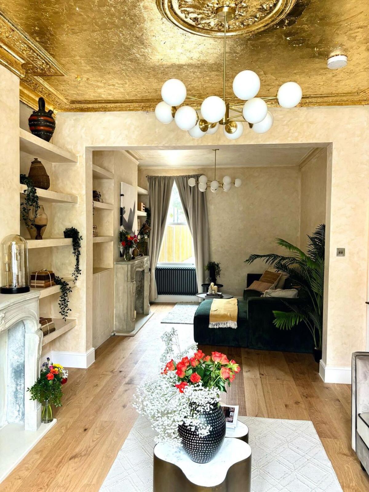 Lavish Maida Vale Townhouse Sleeps Up To 8 With Patio & Office - Open To Short & Long Term Lets Holiday home *