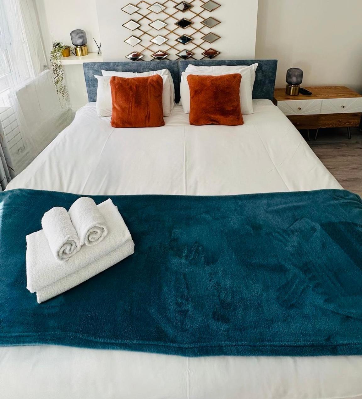Convenient Steps Away From Candawater Station & Life! Appartement Londres