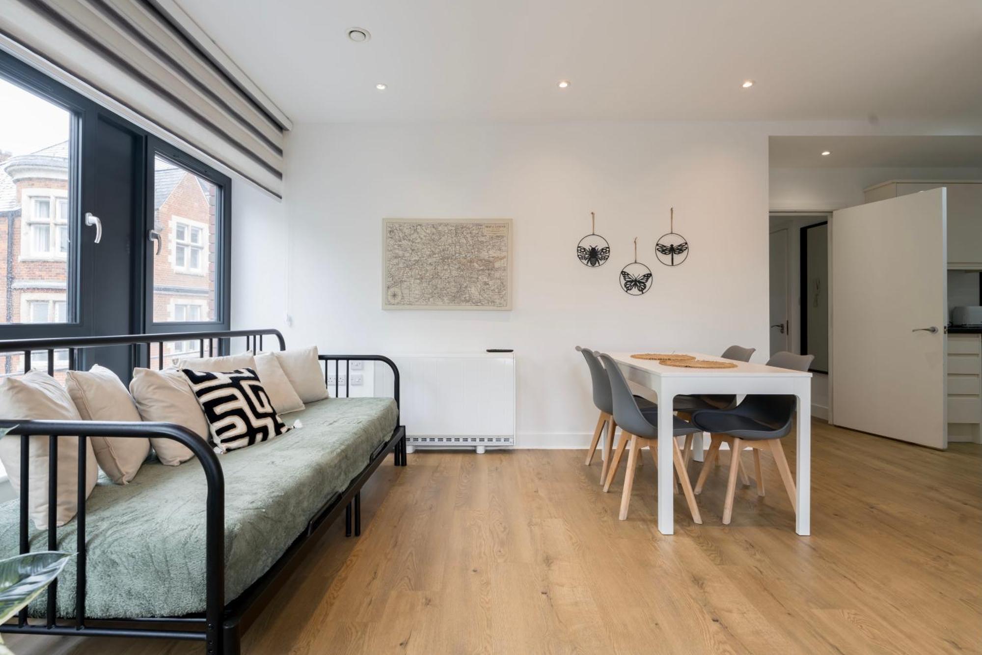 Stylish Modern By Aldgate East Station 4