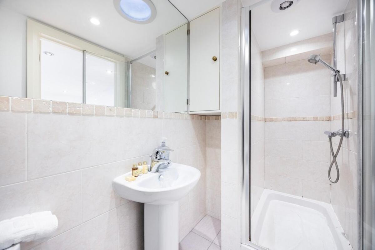 Apartamento Near Kings Cross,2bd Private Balcony, Easy Grocery *