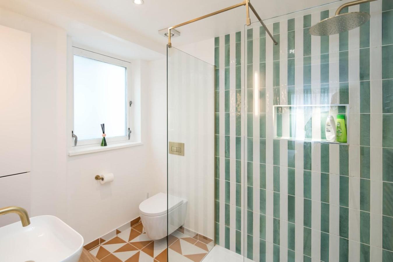 2bed 2bath Stunning Shoreditch Apartment
