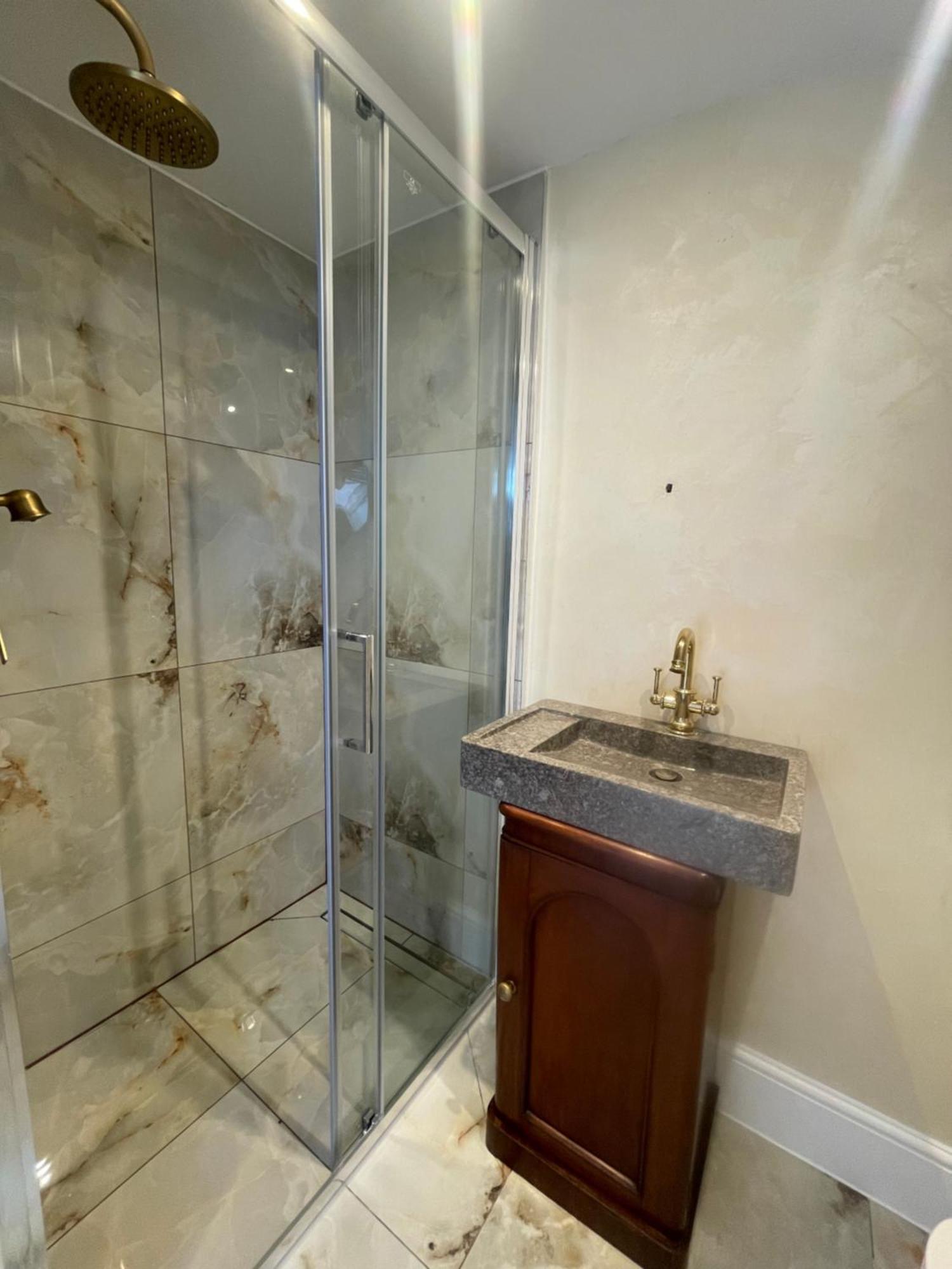 Lavish Maida Vale Townhouse Sleeps Up To 8 With Patio & Office - Open To Short & Long Term Lets Holiday home
