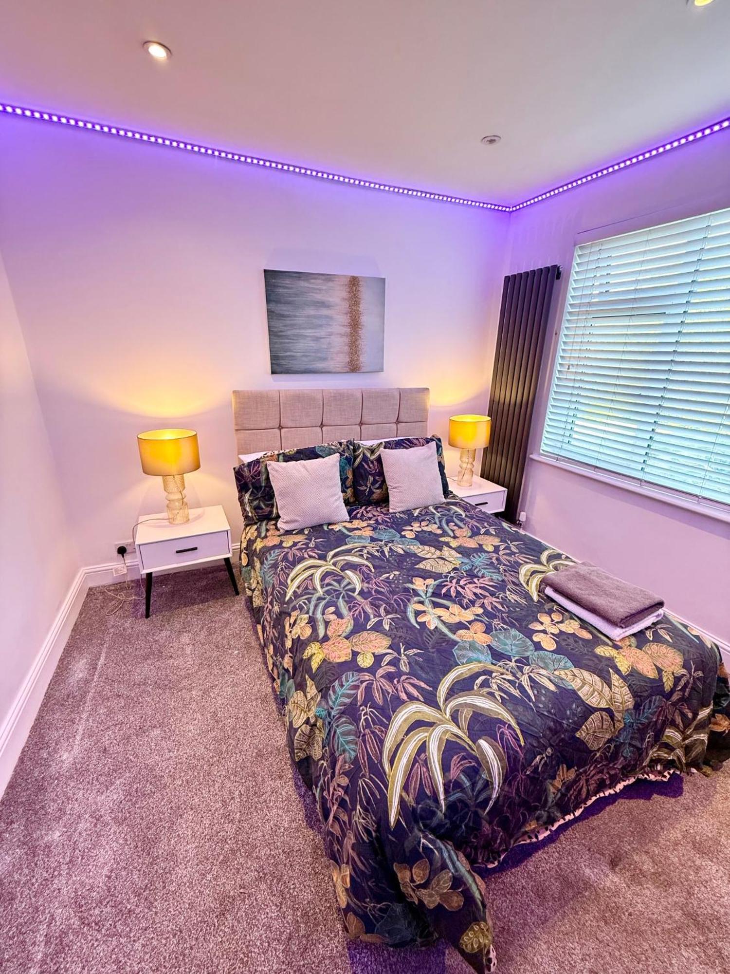 Appartement 1 Bed Modern Walking Distance From Shopping Mall *