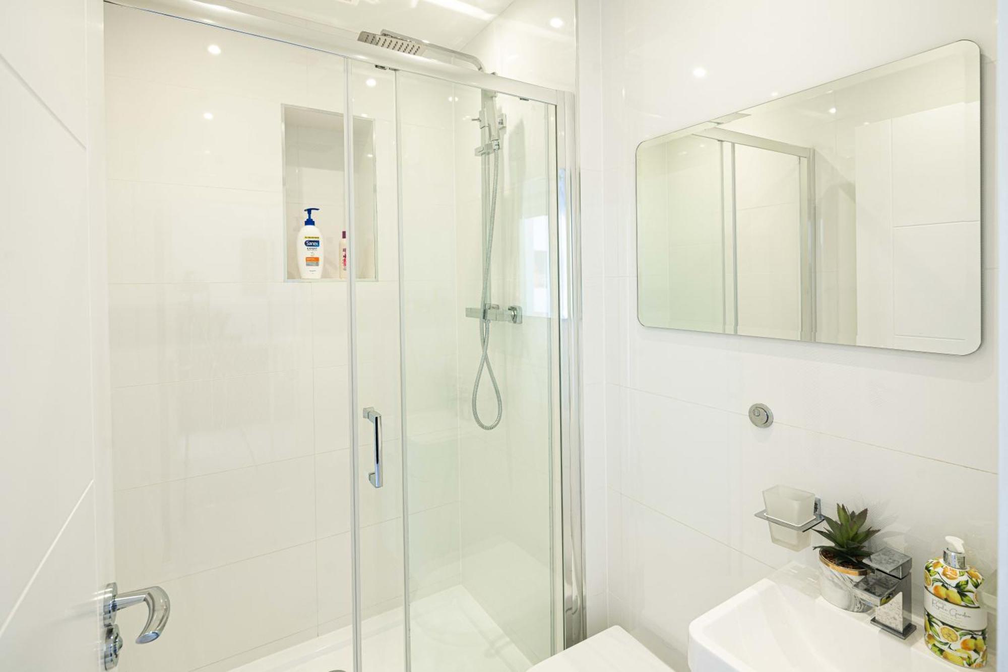 Charming Newly Refurb 2-Bed 2-Bath Entire Apartment With Ac Near Hyde Park, Paddington, Nottinghill And Kensington In Zone 1 Central London Apartment