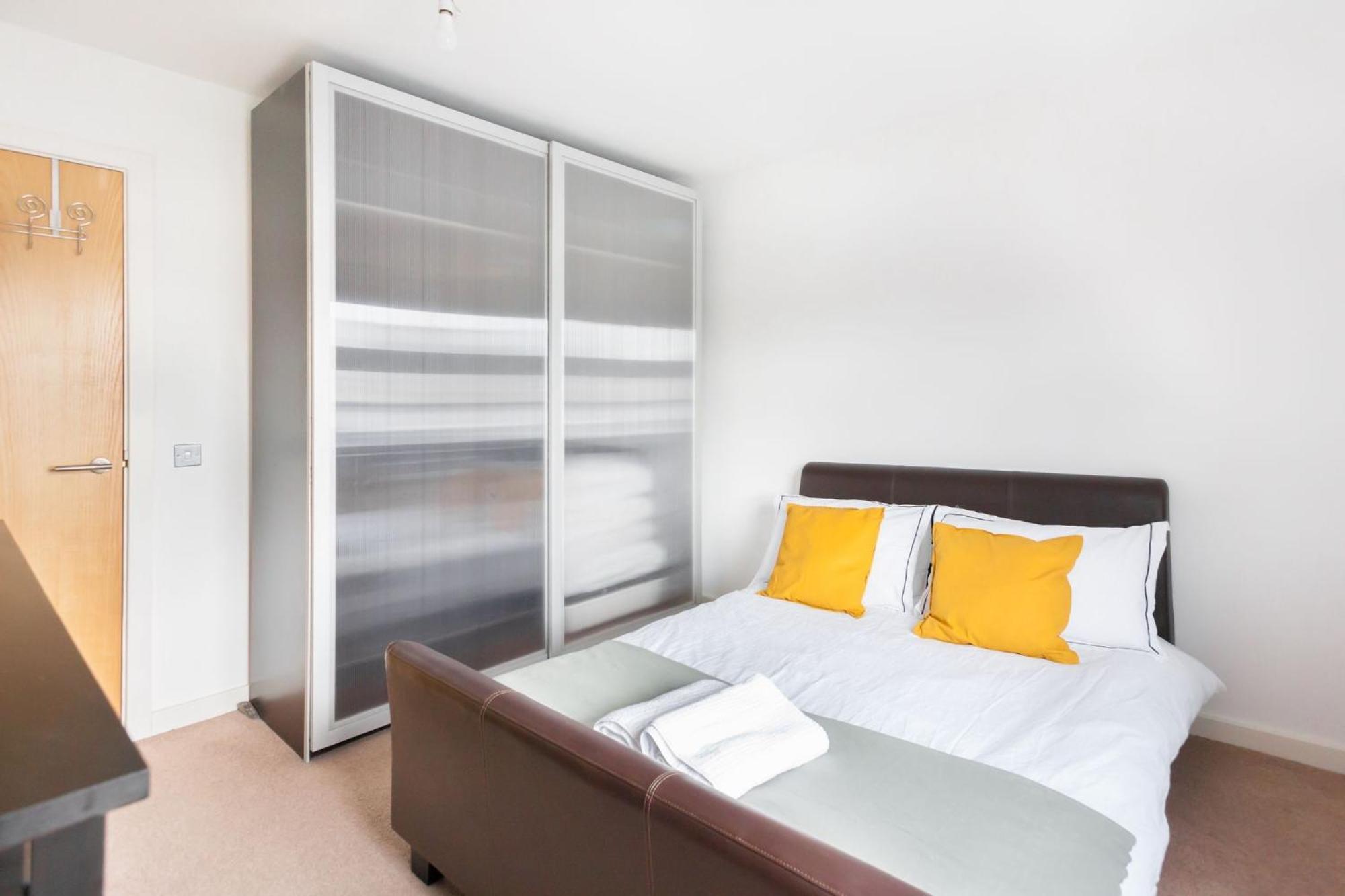 Apartamento Spacious 2 Bedroom In Near Tube Londres