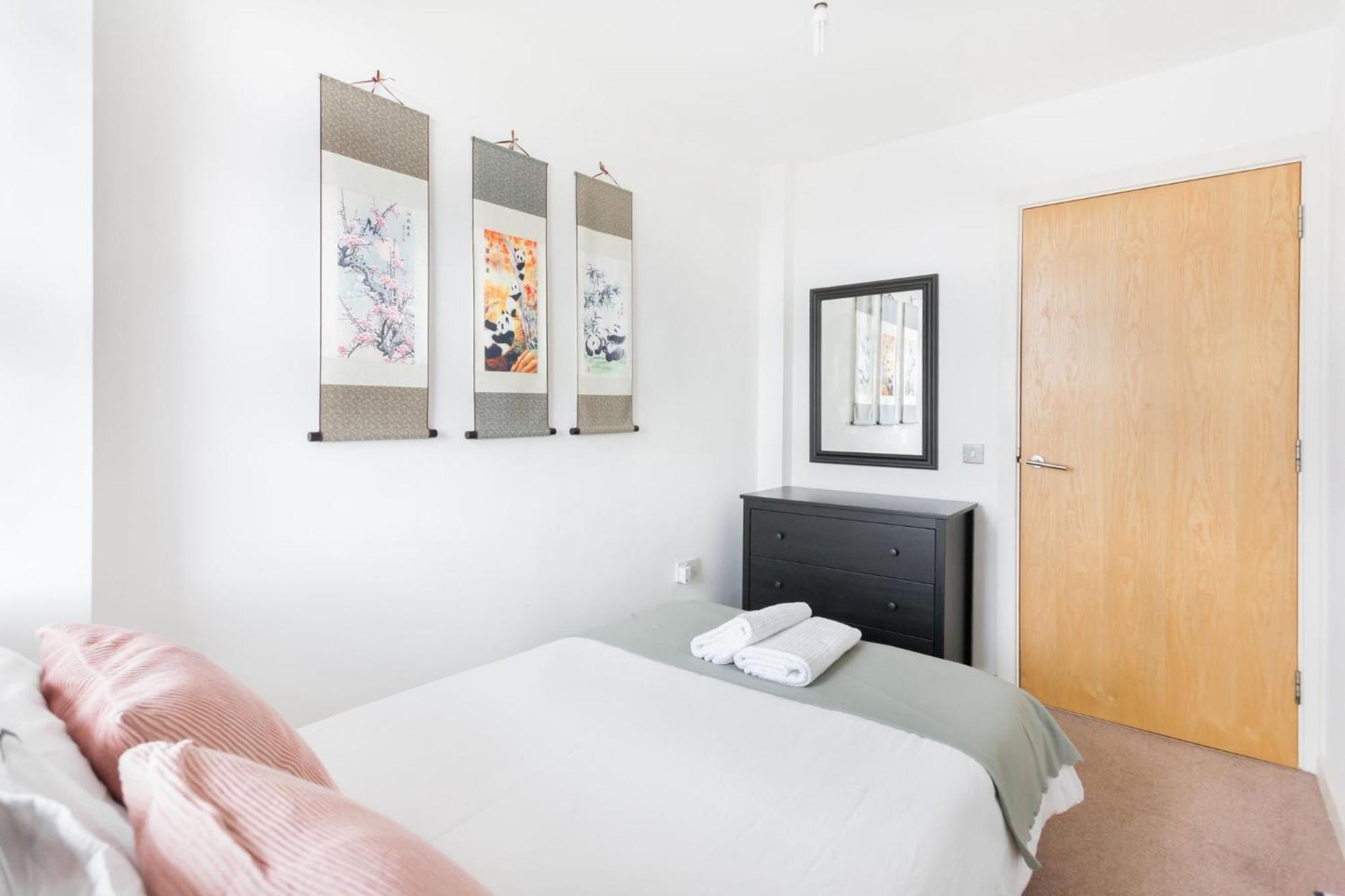 Spacious 2 Bedroom In Near Tube *