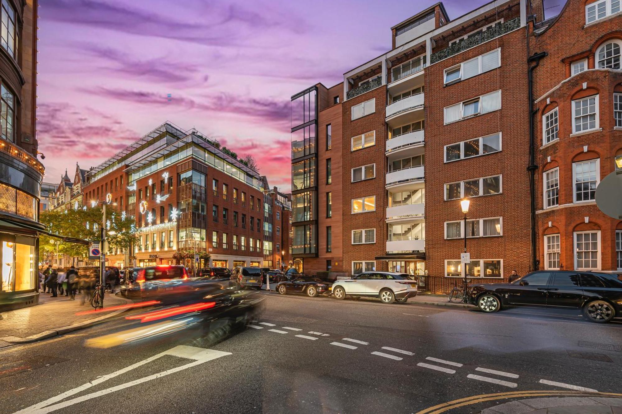Prestige Living - 2bd Flat With Ac And Private Balcony Facing Harrods Apartamento Londres