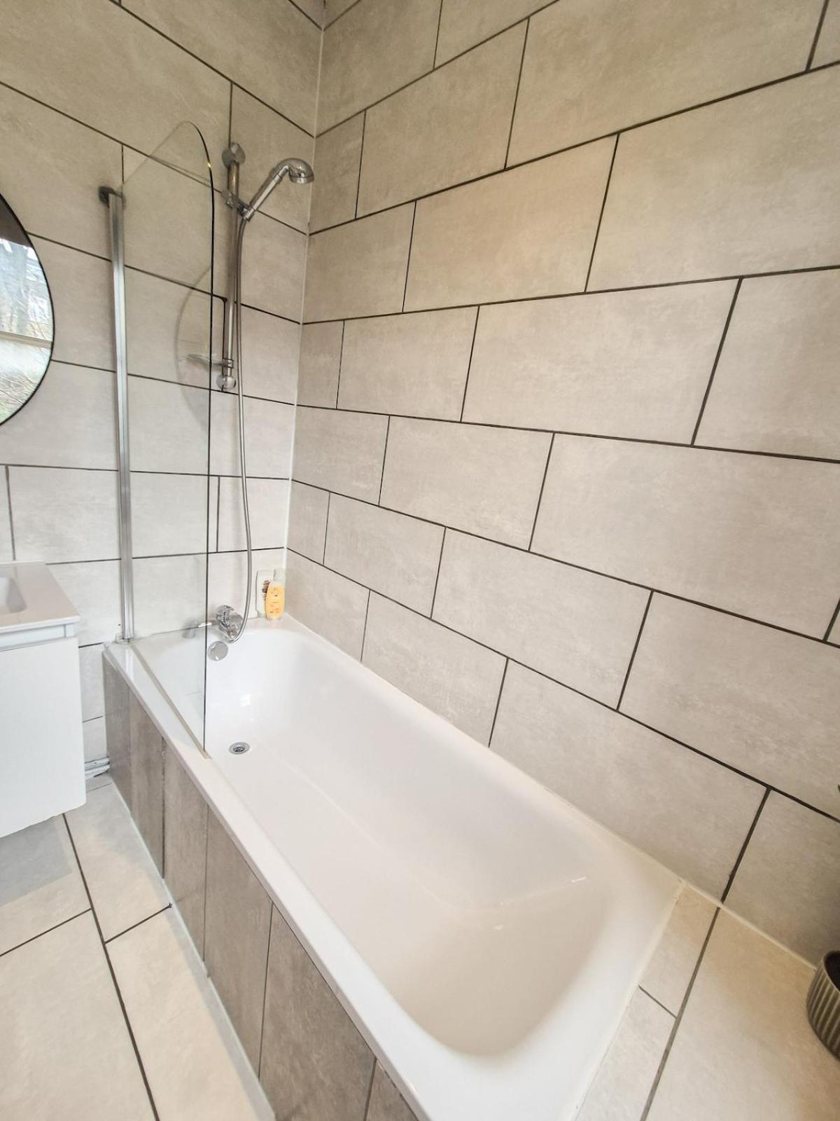Stylish 2-Bedroom Apartment In Maida Vale Near Little Venice & Paddington Apartment