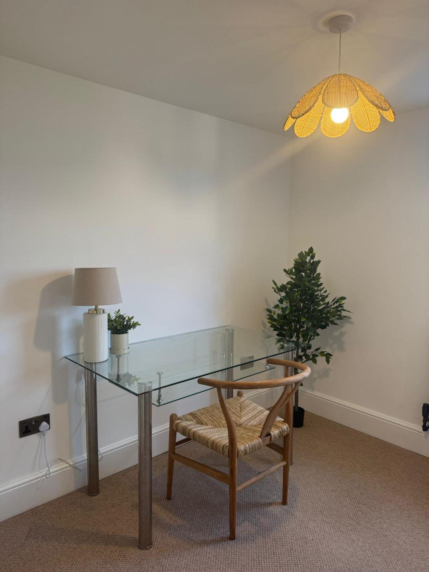Lavish Maida Vale Townhouse Sleeps Up To 8 With Patio & Office - Open To Short & Long Term Lets *