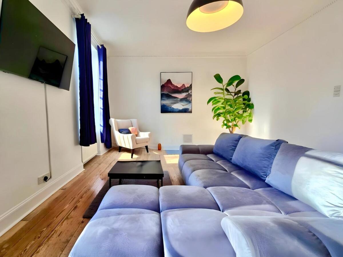 Westminster High Ceiling Apartment