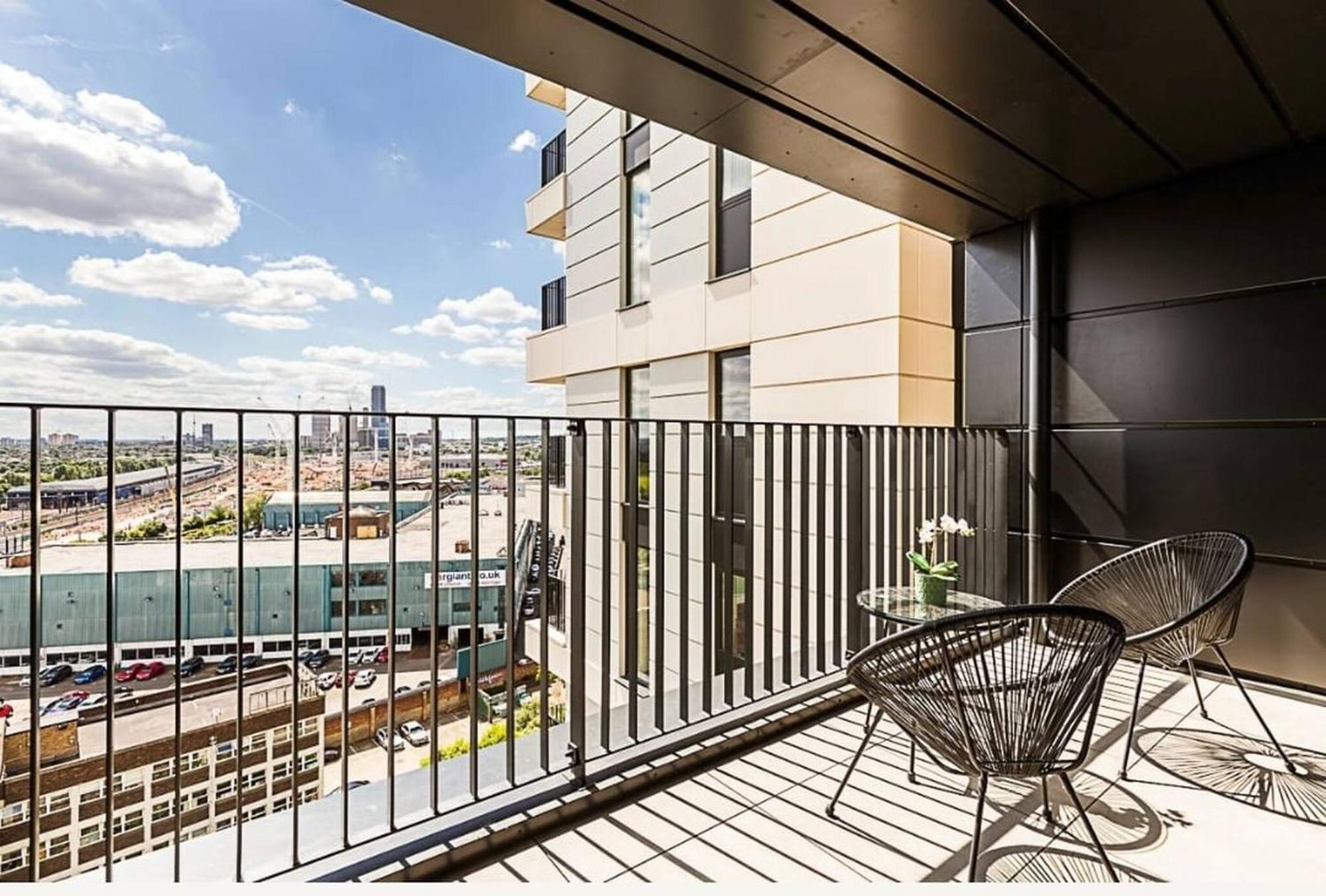North Ken Vi - 2 Bedrooms - 2 Bathrooms - Balcony - Concierge * London