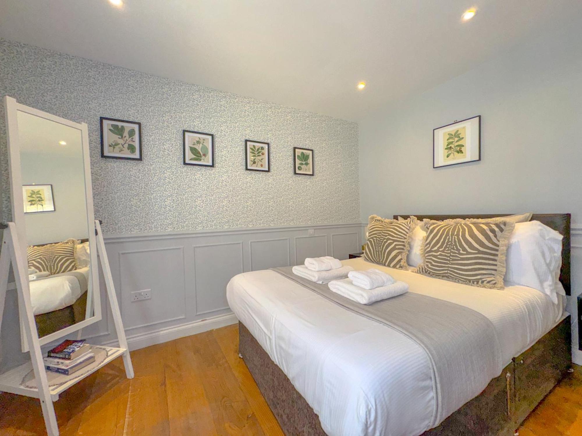 Pass The Keys 2 Bed 2 Bath Duplex * London