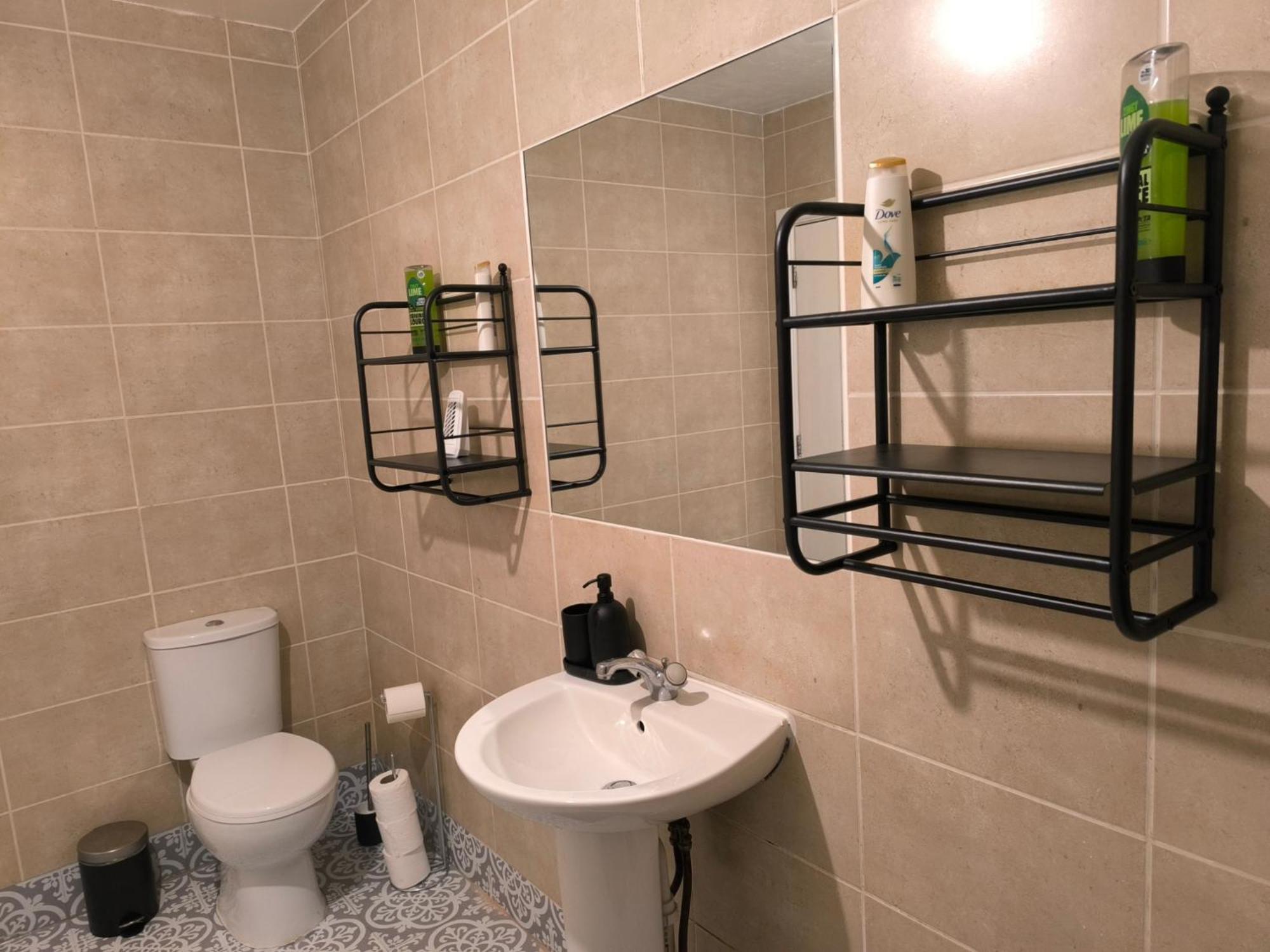 4 Person 3min From South Wimbeldon Tube Station Room2 * London