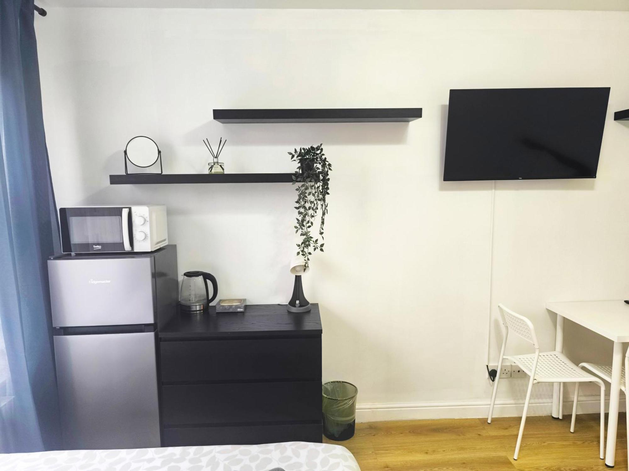 Guest house 4 Person 3min From South Wimbeldon Tube Station Room2