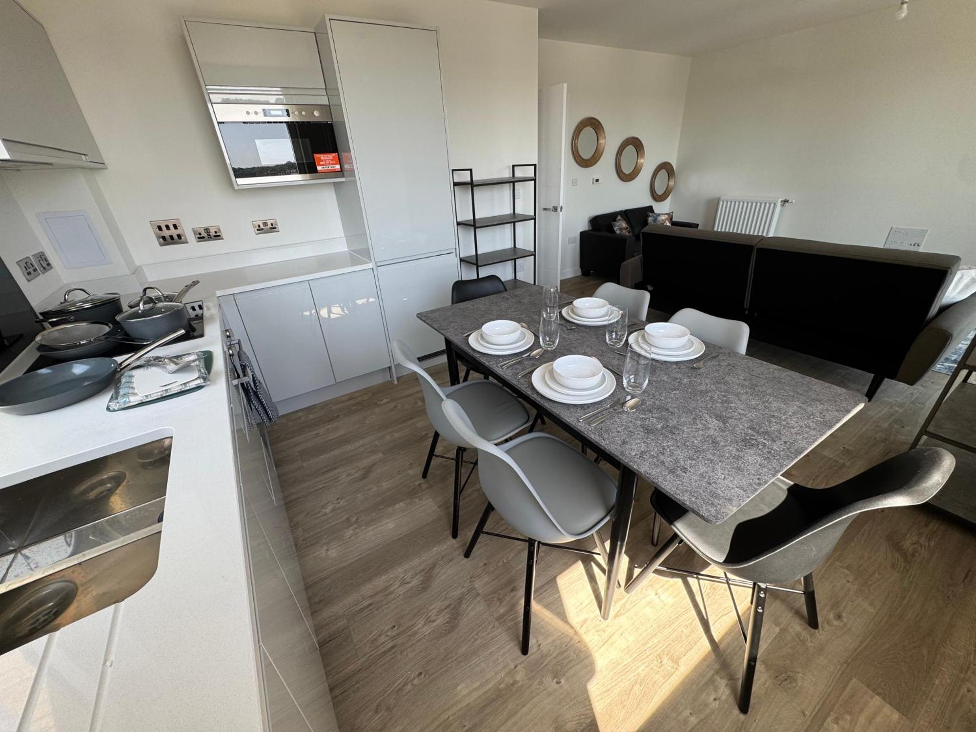 Riverview 2bedroom 2bathoom Airport Apartment *