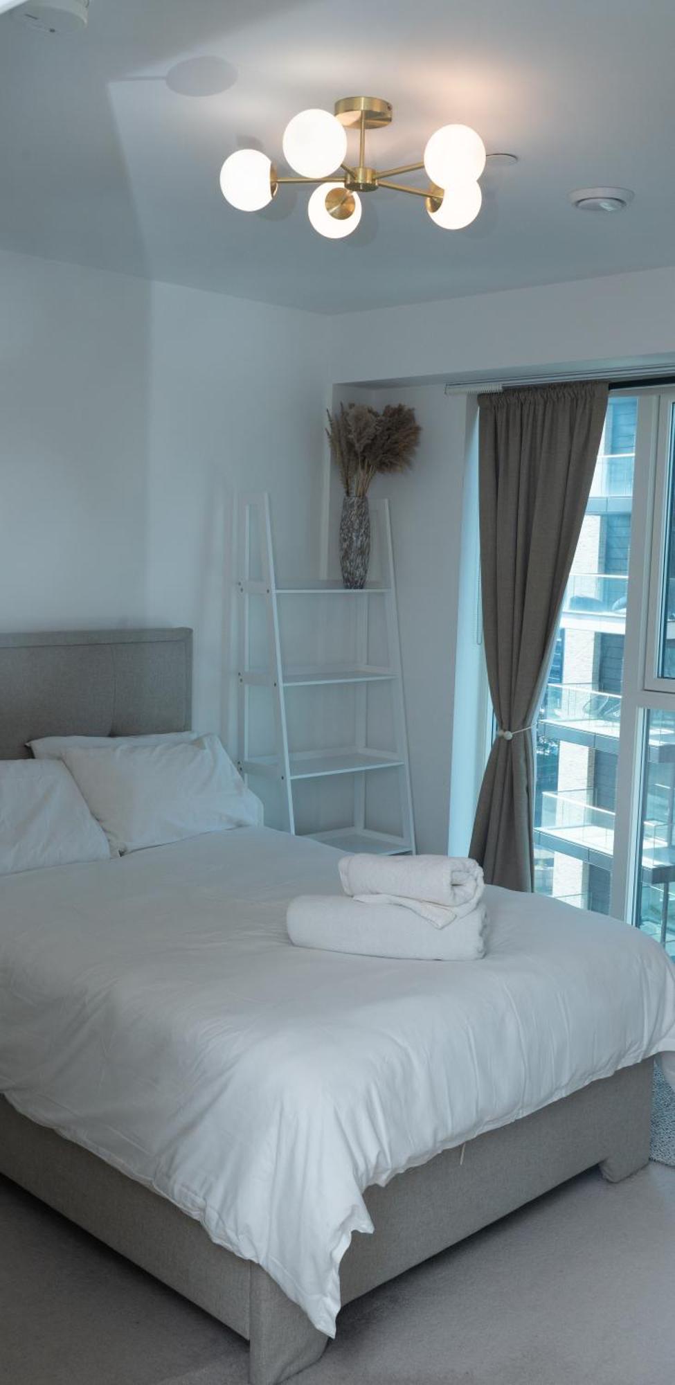 Luxury 2br With Views And By Station Canning Town Londen