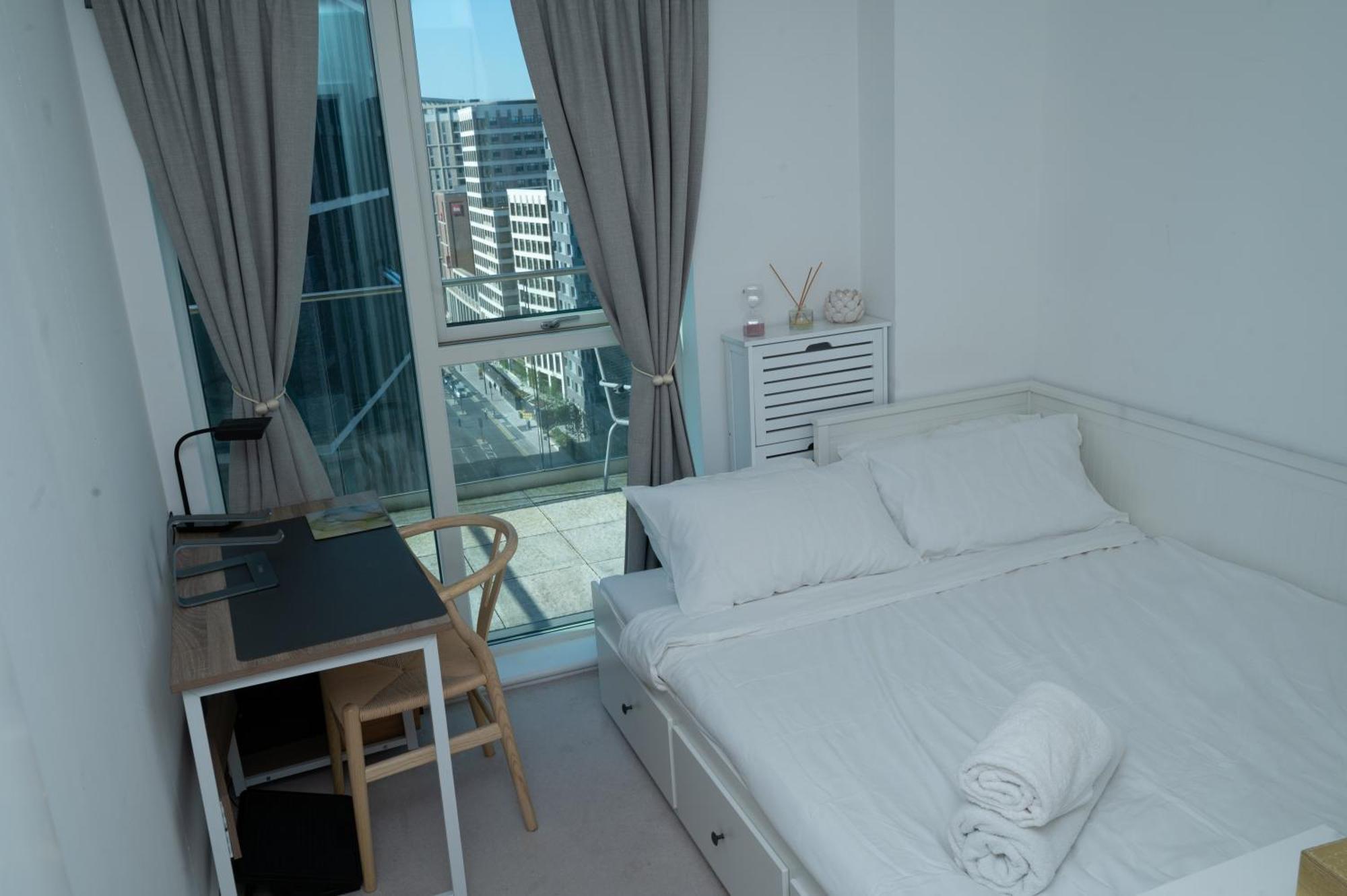 Luxury 2br With Views And By Station Canning Town * Londen