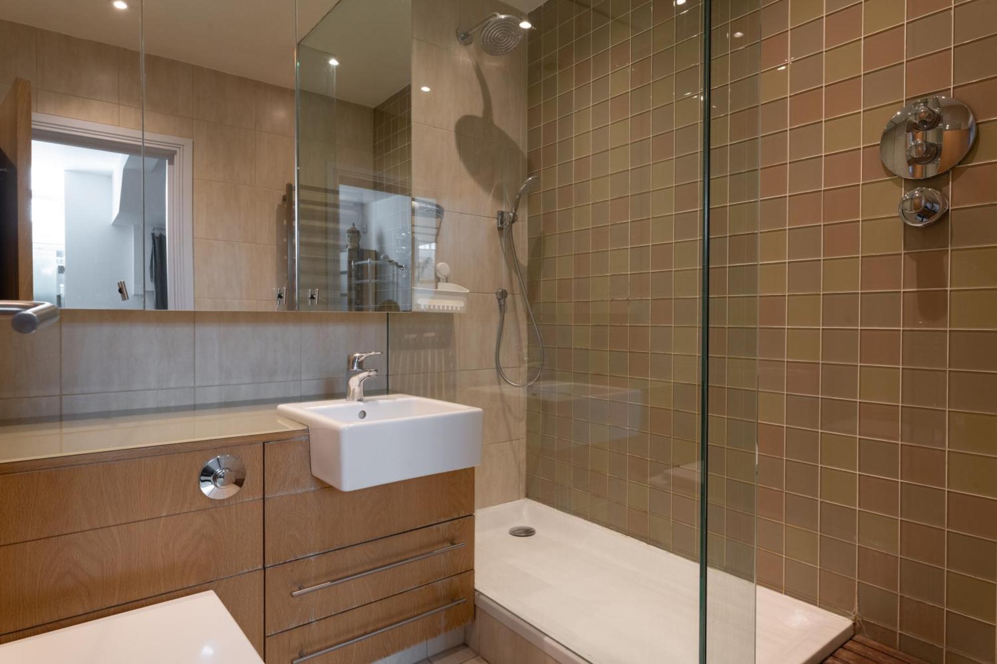 Stylish 2-bed Flat In Prime Spot *