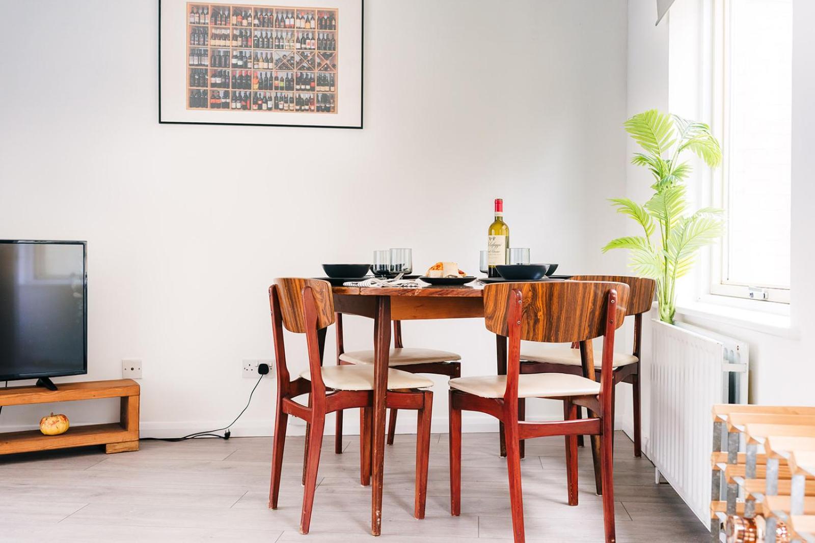 2 Bedroom Near Bridge With A Garden London