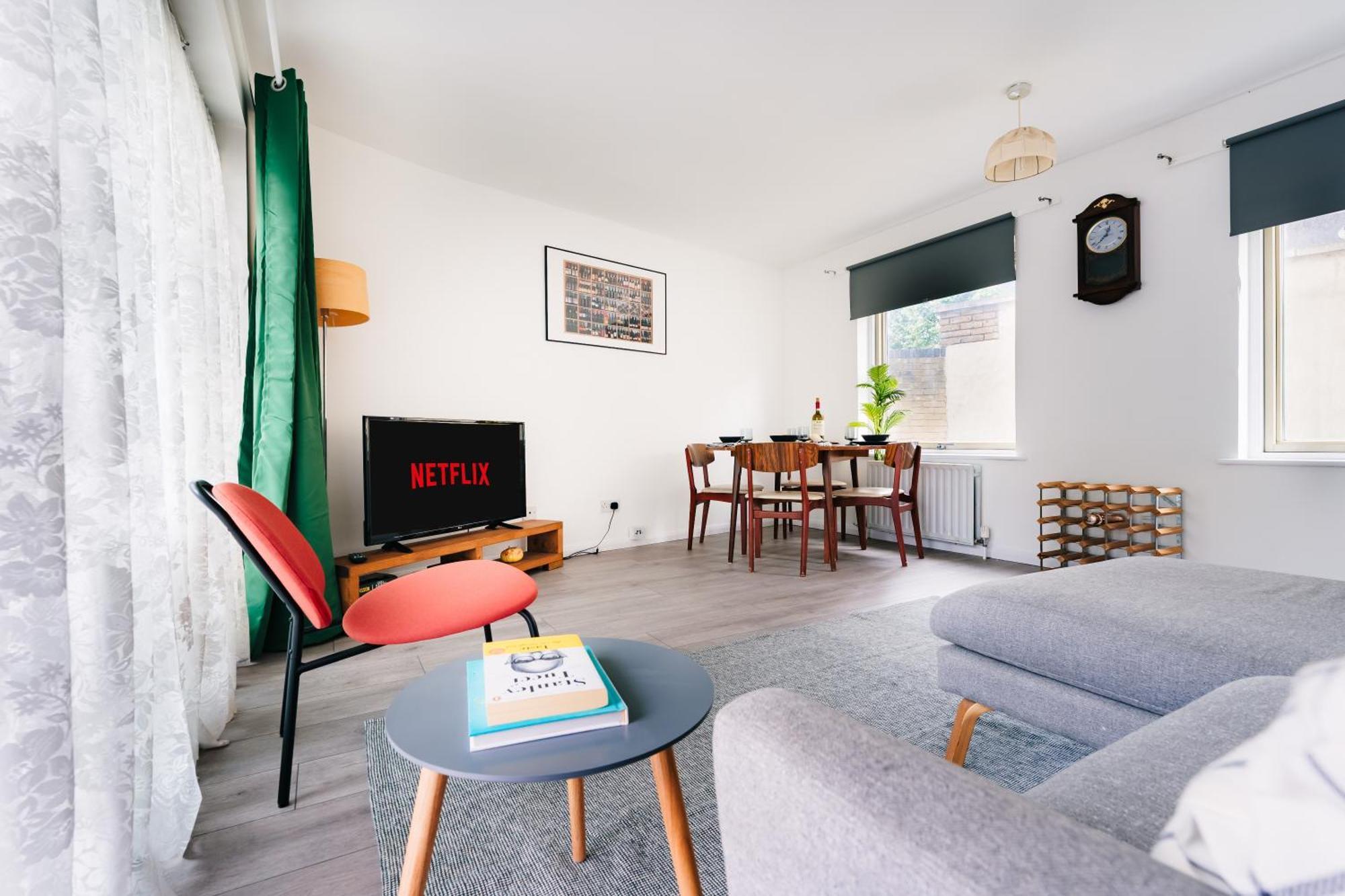 2 Bedroom Near Bridge With A Garden London