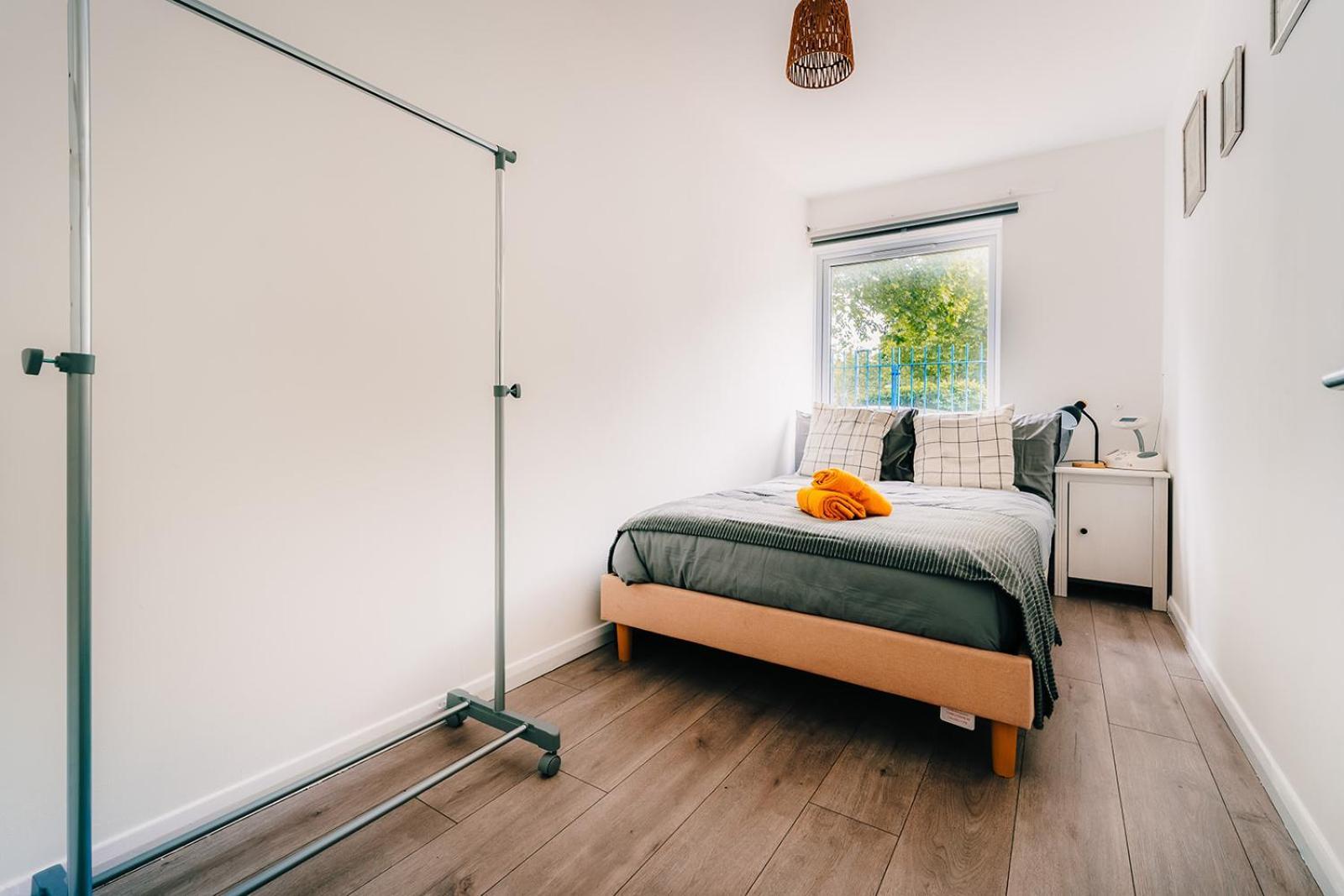 Apartment 2 Bedroom Near Bridge With A Garden London