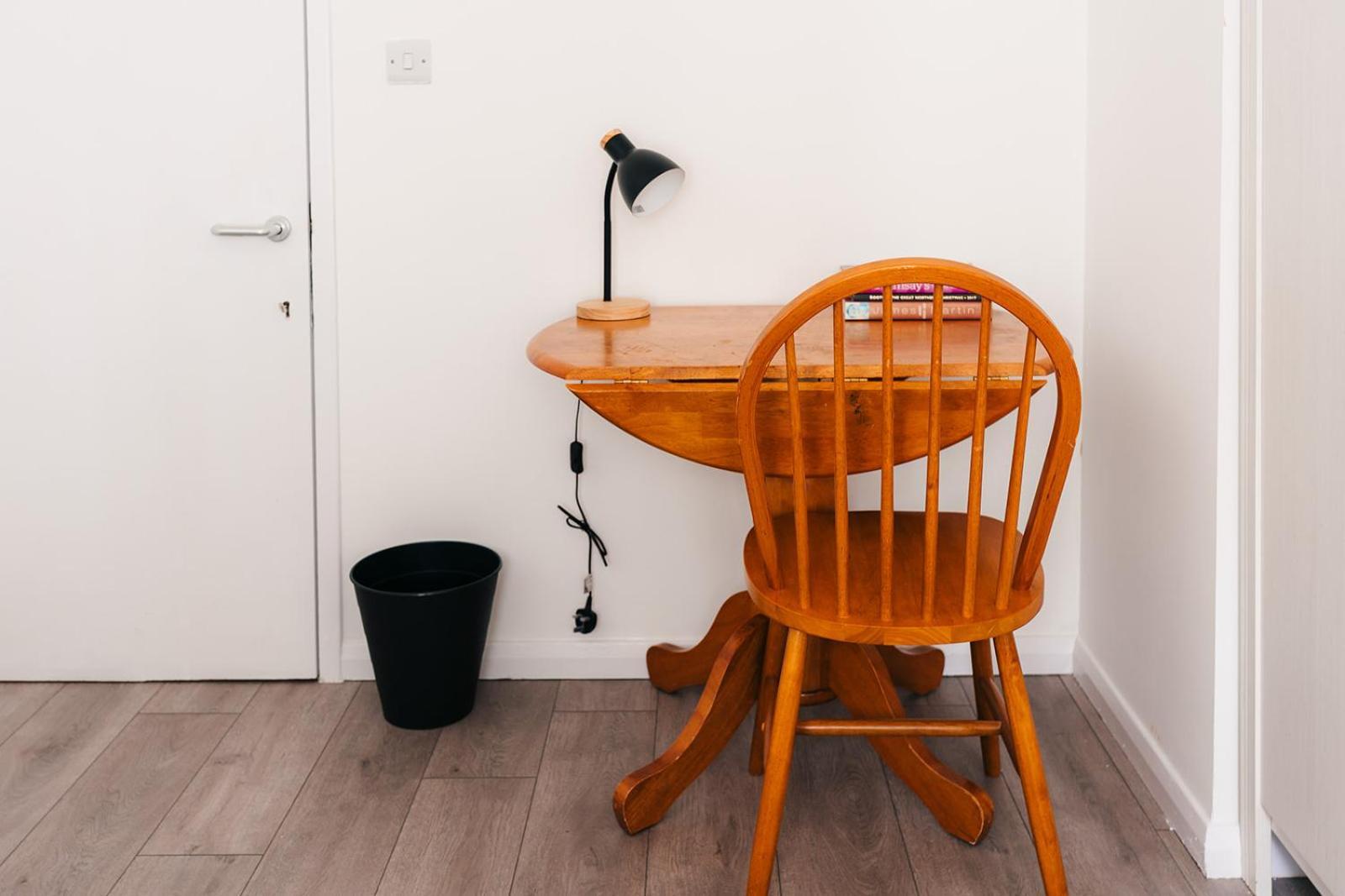 2 Bedroom Near Bridge With A Garden London