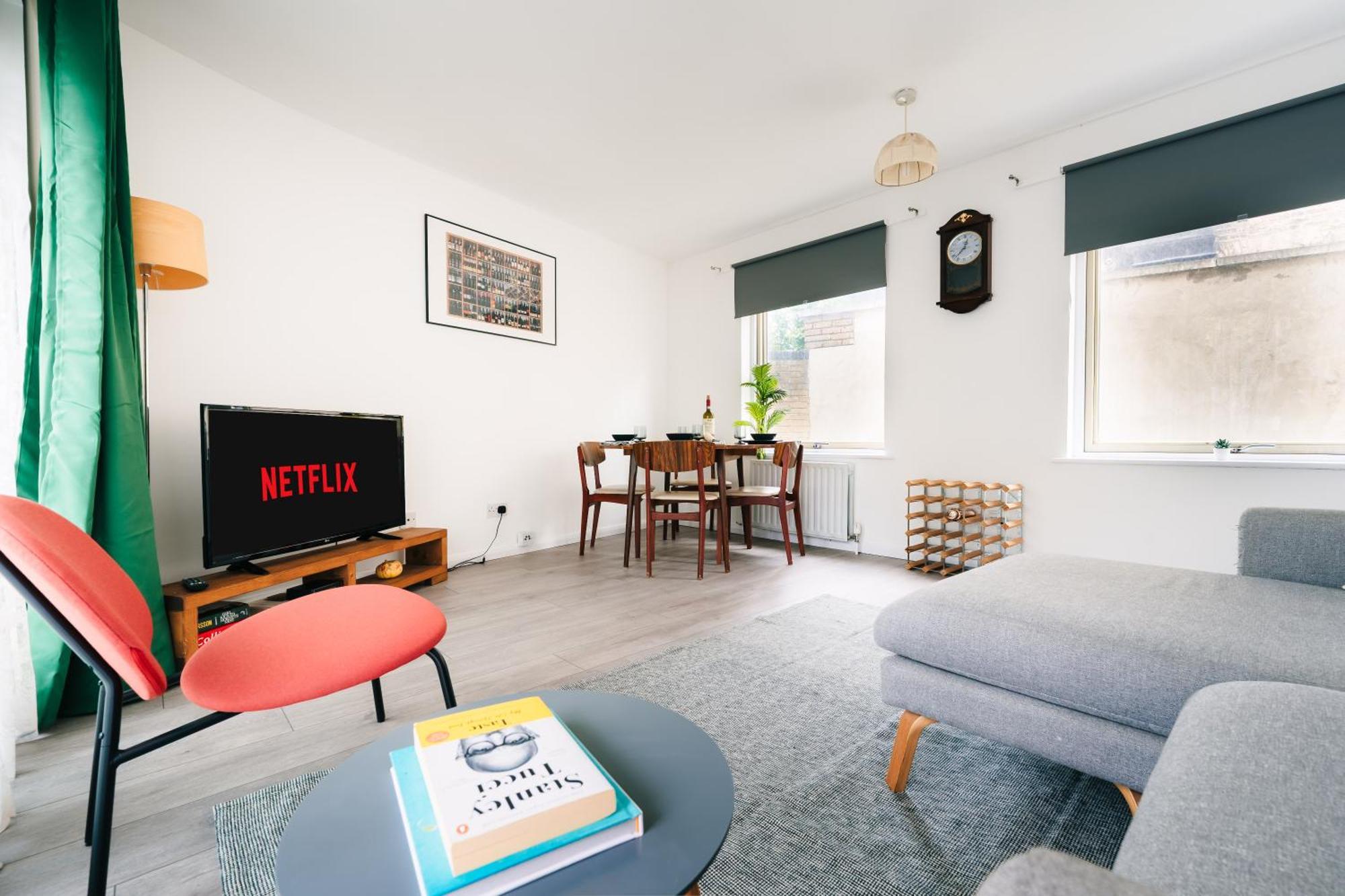 Apartment 2 Bedroom Near Bridge With A Garden