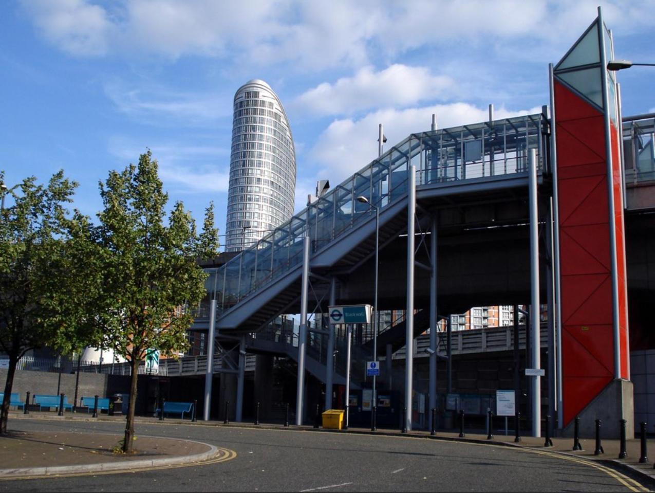 Apartamento Canary Wharf - Spacious Near Excel Exhibition Centre, O2 Arena, Airport, Free Parking & Wifi Londres