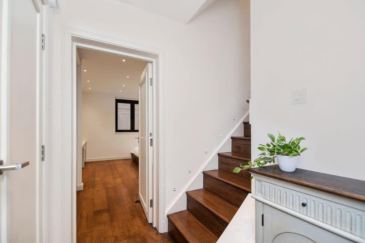 2 Bed Maissonette * Londres