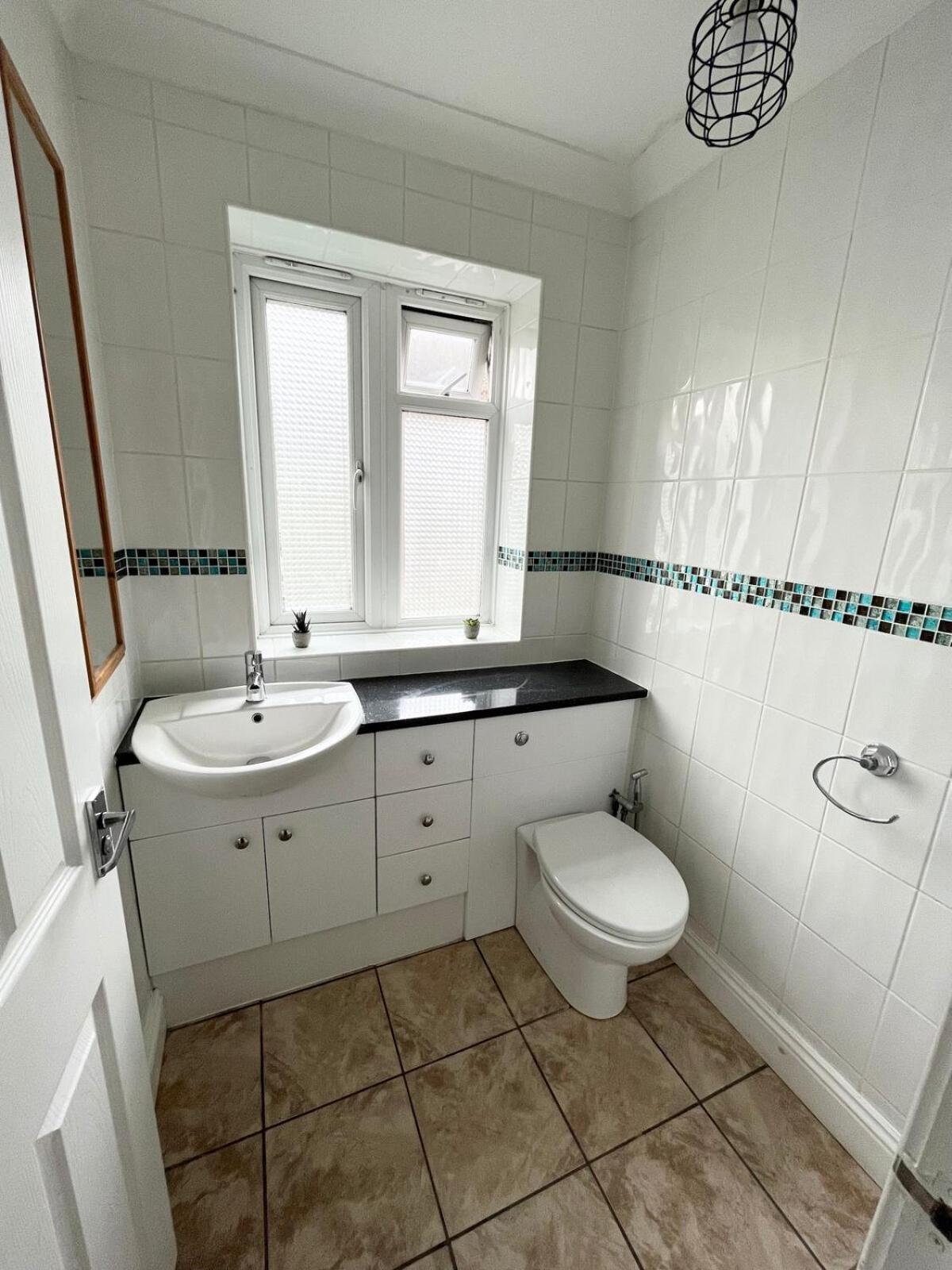 Just 10mins Walk From The Shard!!! *