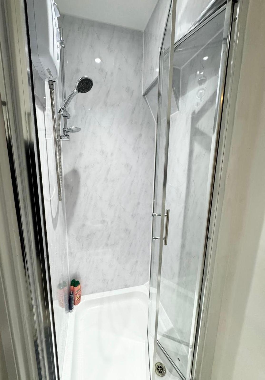 Just 10mins Walk From The Shard!!! Apartment London