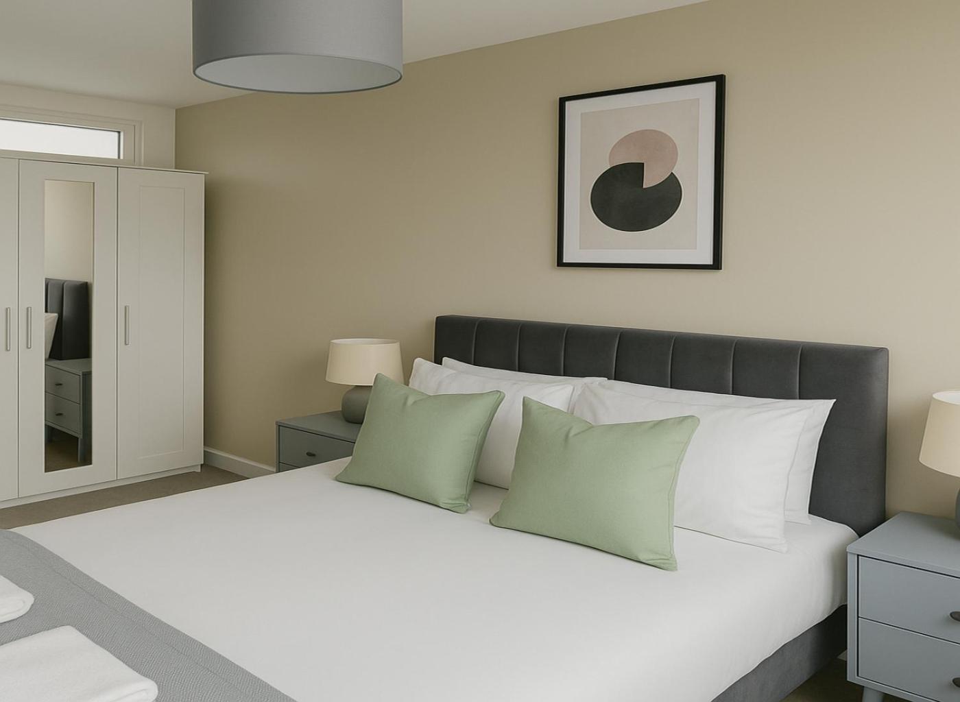 2 Bed Flat Near Westfield Apartment London