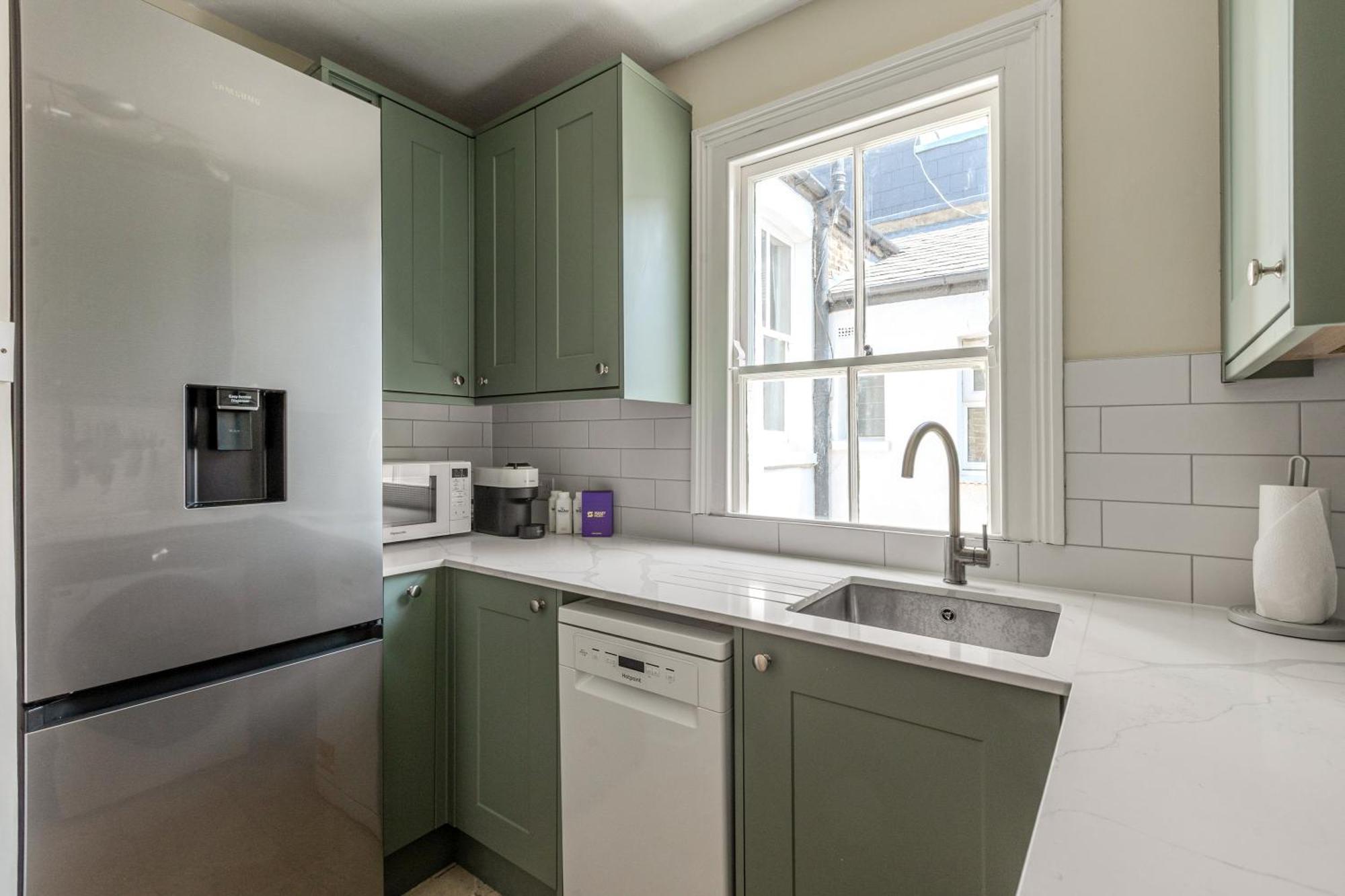 New! Cosy 2br Victorian Flat, Zone 2, Mins To Tube *