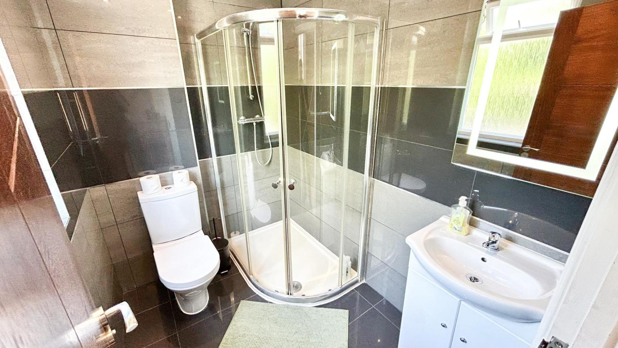 Lovely 4 Bedroom Flat With Ample Garden In Brondesbury, Kilburn Londen