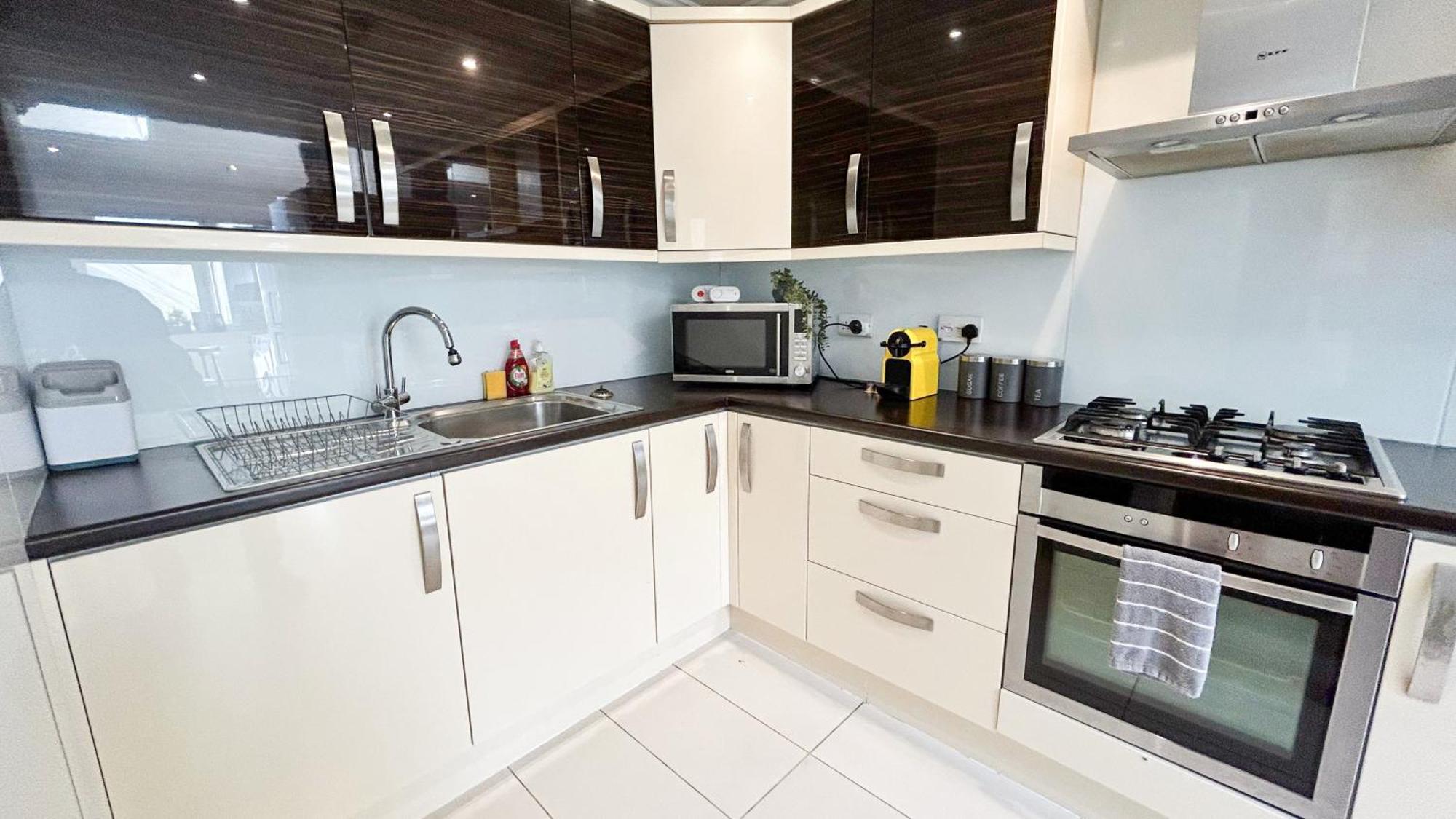 Lovely 4 Bedroom Flat With Ample Garden In Brondesbury, Kilburn *