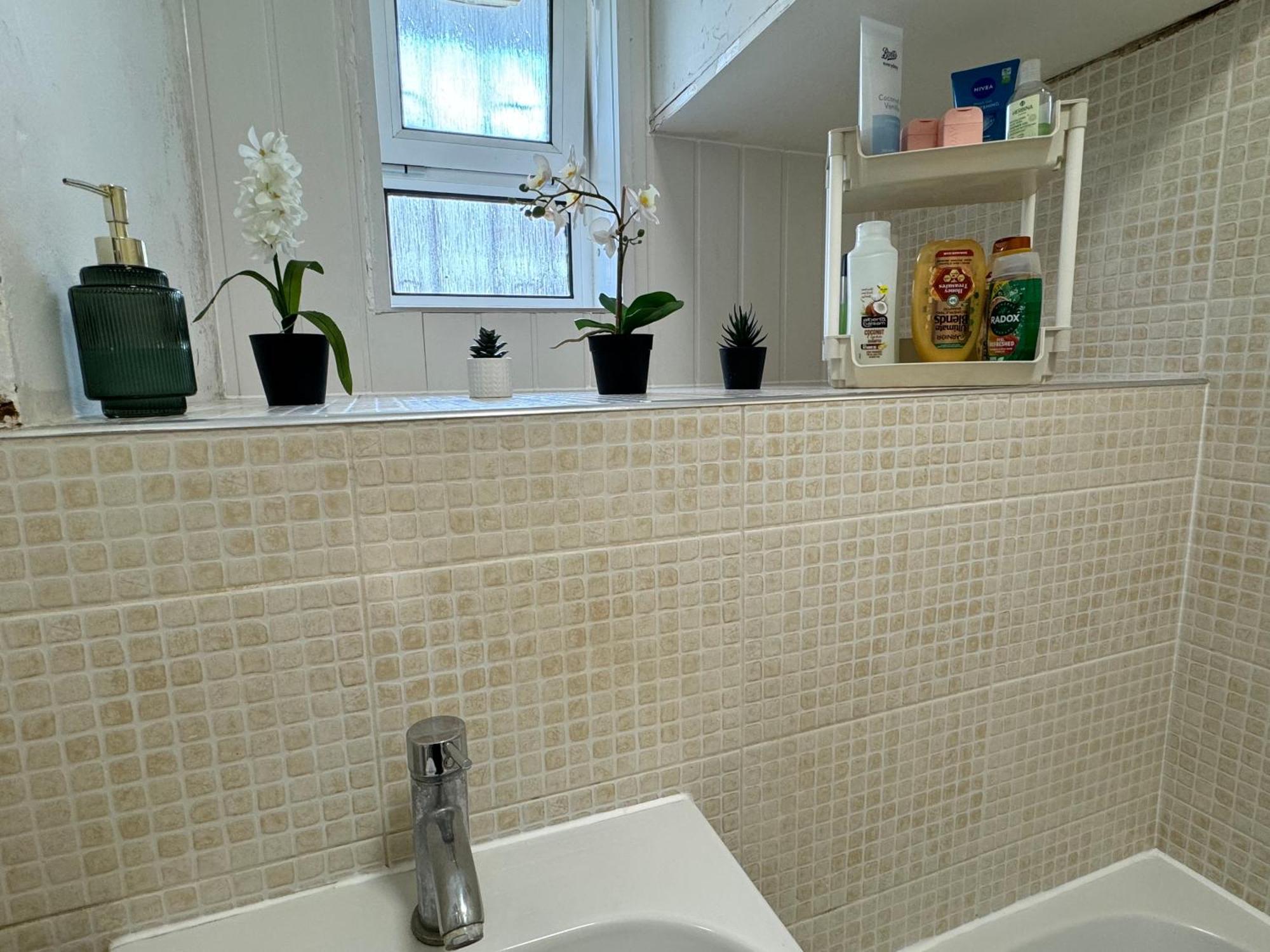 Lovely 1bedroom For 6ppl In Whitechapel, 1min Away To Dlr Station Apartamento