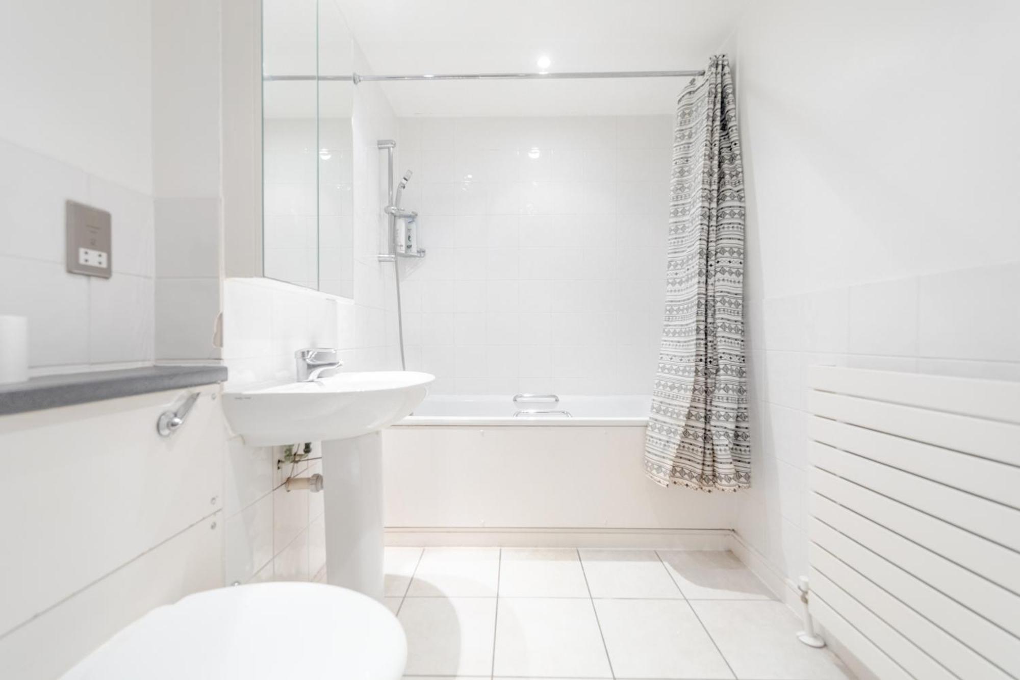 Spacious 2 Bedroom Near White Apartamento *