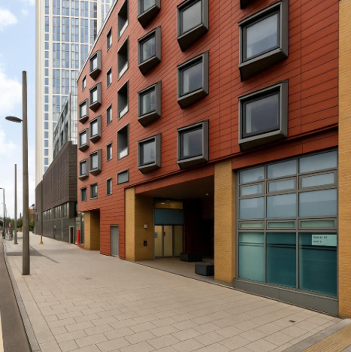 2 Bed Flat Near Stratford Station * London