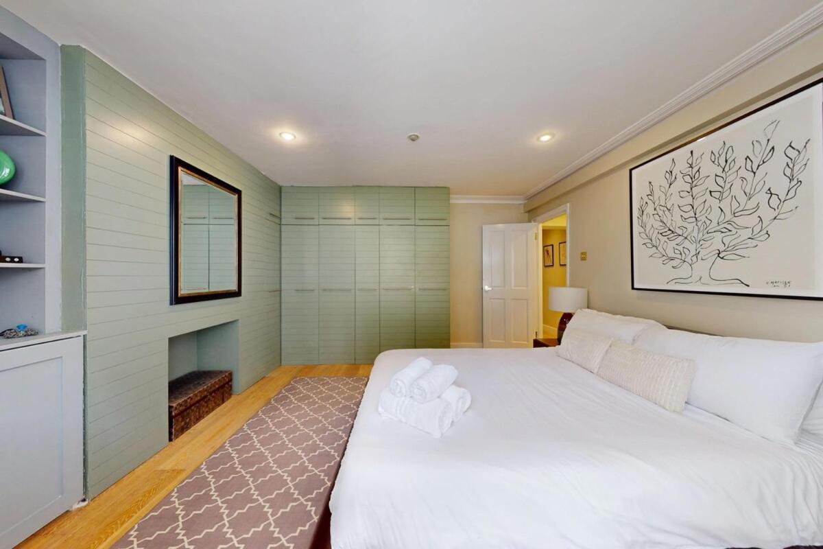 Bright 2 Bed With Patio & Backyard On Victoria Park Londen